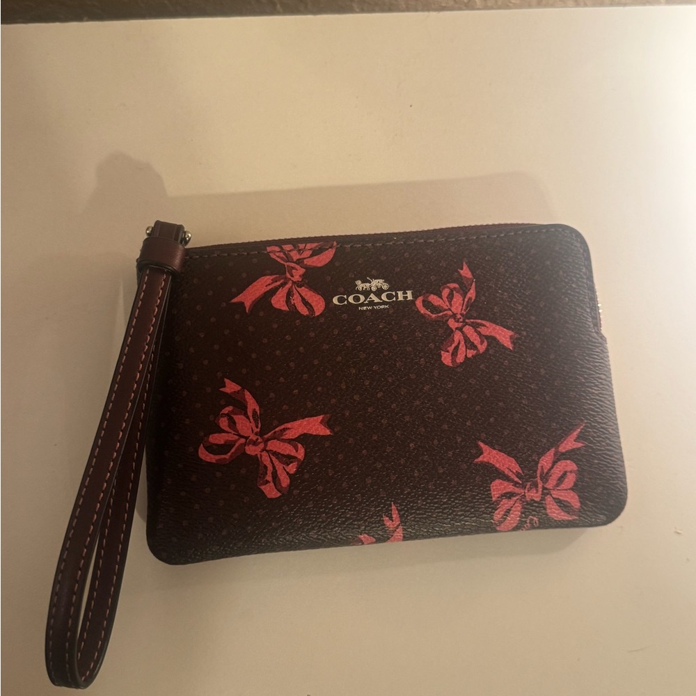 Coach Bow Print Wristlet 🎀